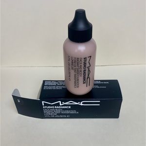 MAC Studio Radiance Face And Body Radiant Sheer Foundation W2 1.7oz NIB